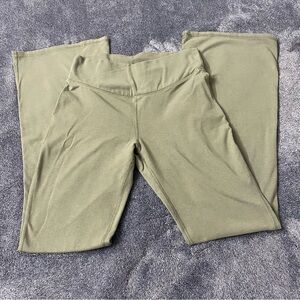 Old Navy Olive Green Woman’s Flare Leggings With Criss Cross Waste Size XXL